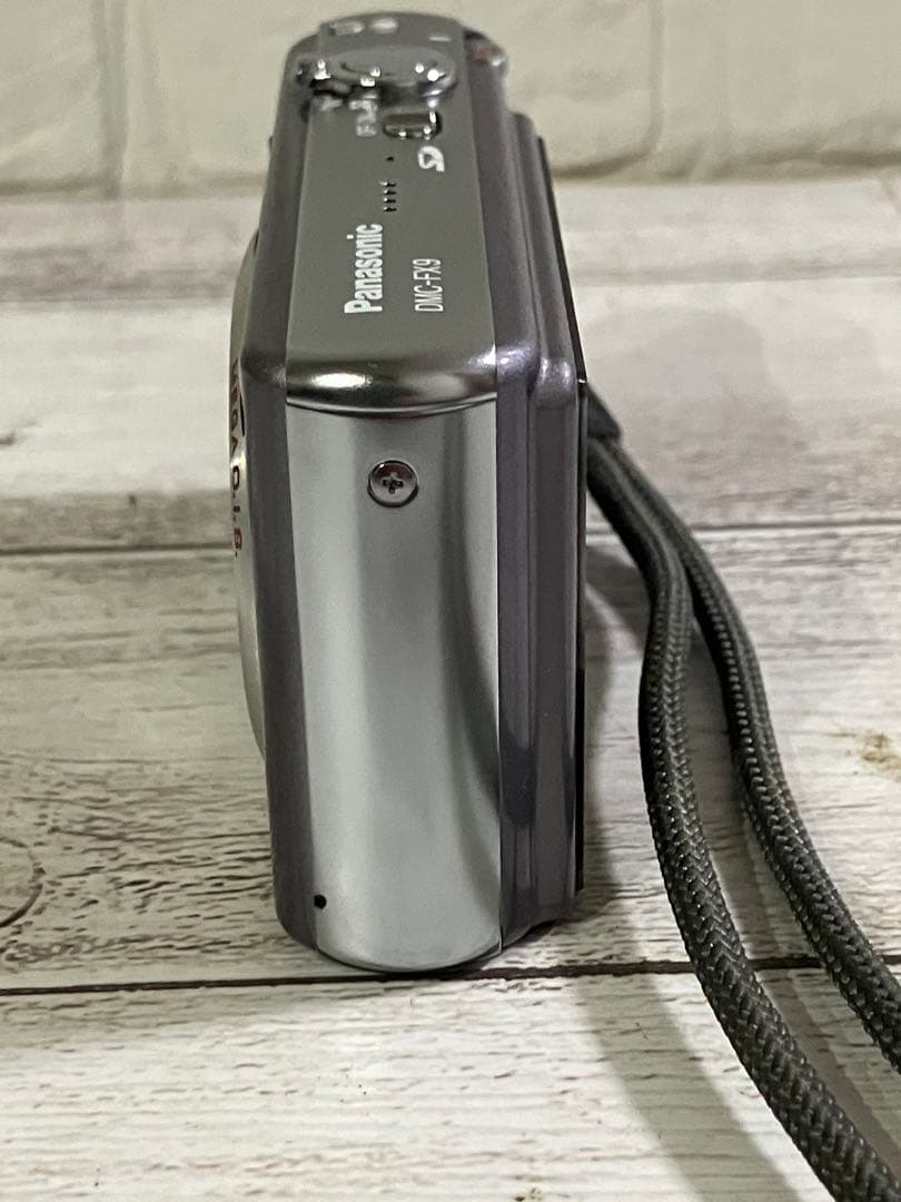 Panasonic DMC-FX9 シルバー コンパクトデジタルカメラ 本体