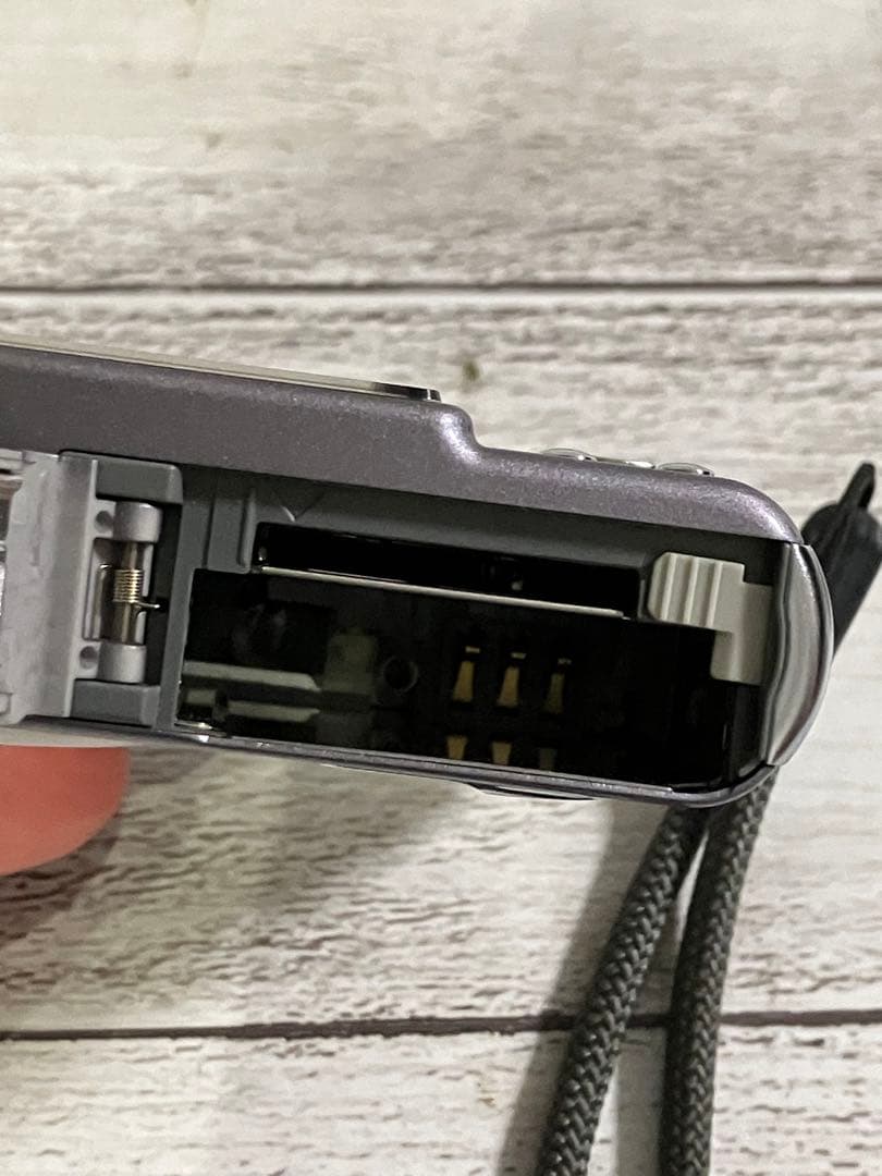 Panasonic DMC-FX9 シルバー コンパクトデジタルカメラ 本体