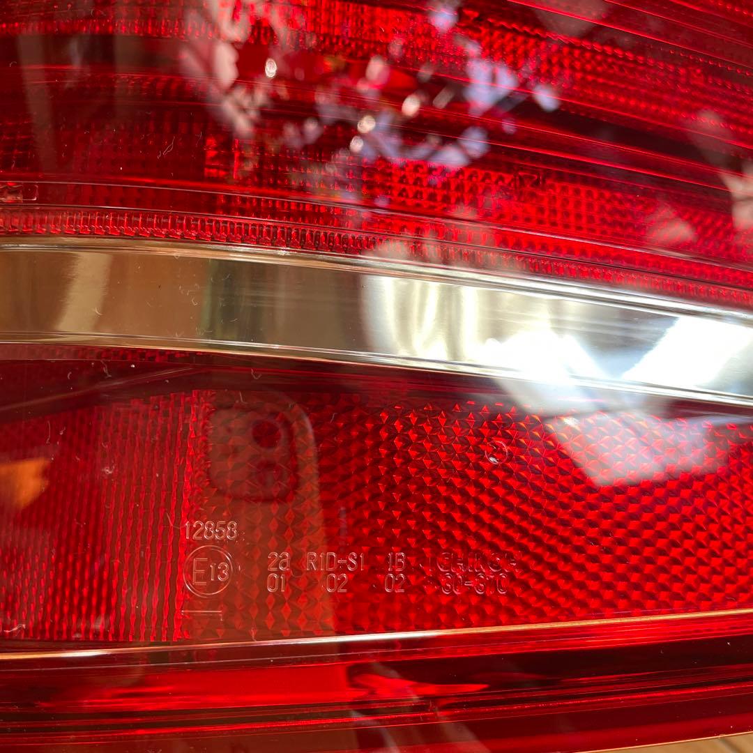 クラウン　GRS200 右テールランプ　ICHIKOH30-370