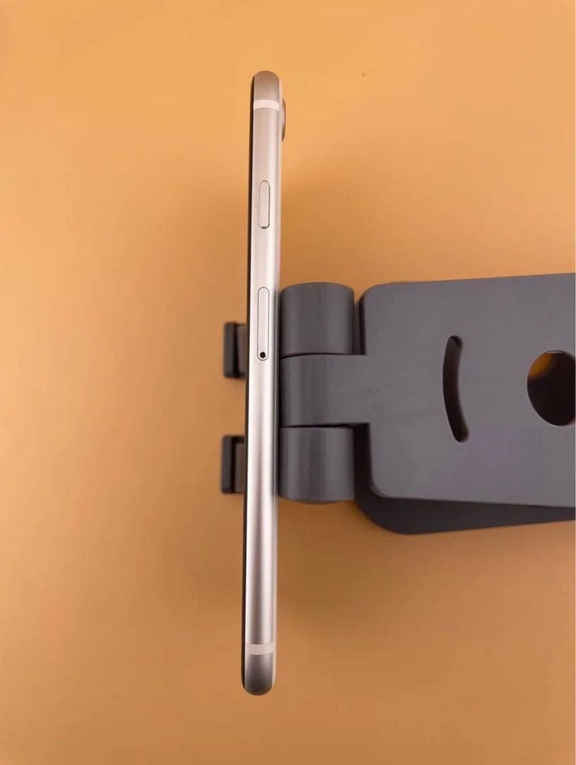 iPhone SE 2 ホワイト64GB SIMフリー　バッテリー100% 美品