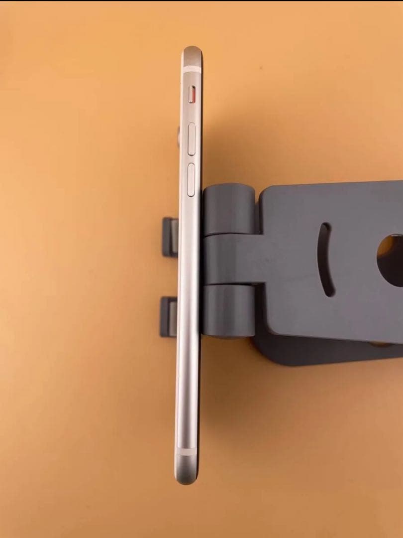 iPhone SE 2 ホワイト64GB SIMフリー　バッテリー100% 美品