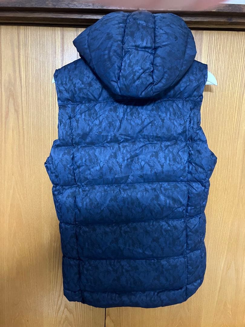 1974様用TATRAS ネイビー フード付きダウンベスト