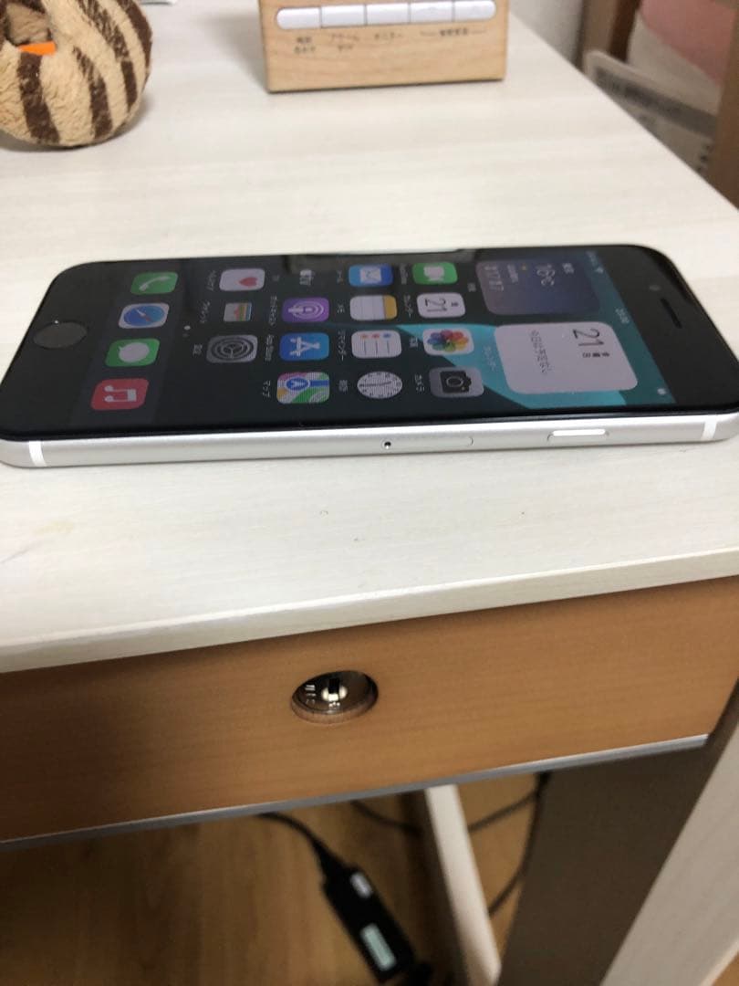 Apple iPhone SE (第２世代) 64GB ホワイト 美品 ジャンク