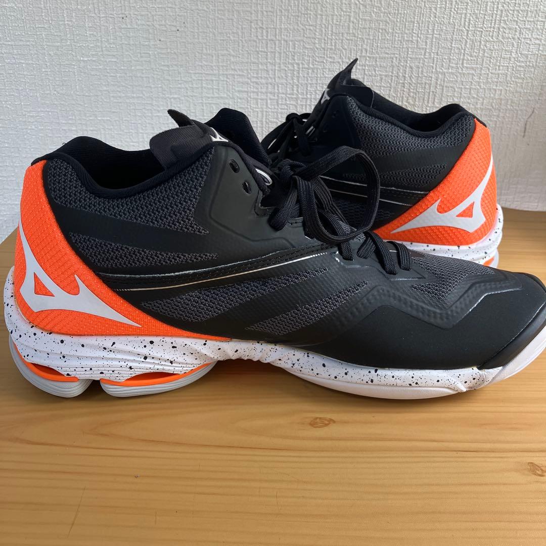 ミズノ　ウェーブライトニングＺ６　バレーボールシューズ　２５.５cm