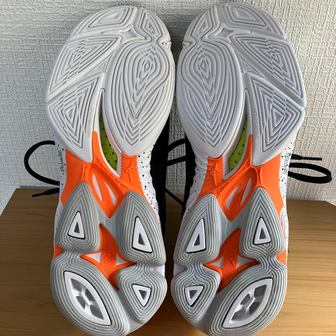 ミズノ　ウェーブライトニングＺ６　バレーボールシューズ　２５.５cm