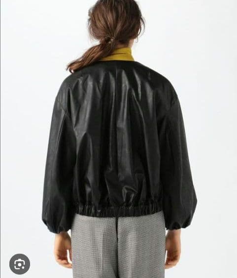 金子綾×TOMORROWLAND ウェットフェイクレザー パフスリーブブルゾン