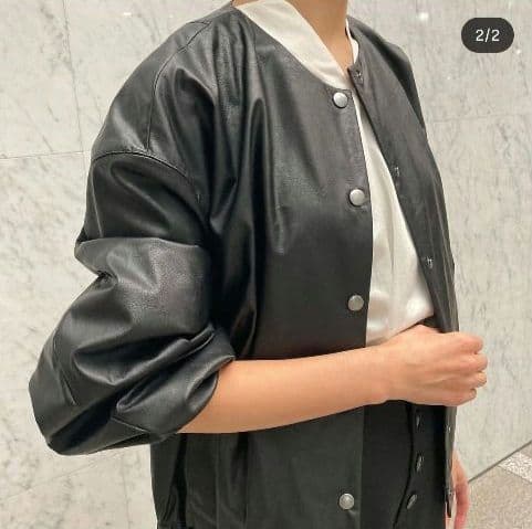 金子綾×TOMORROWLAND ウェットフェイクレザー パフスリーブブルゾン