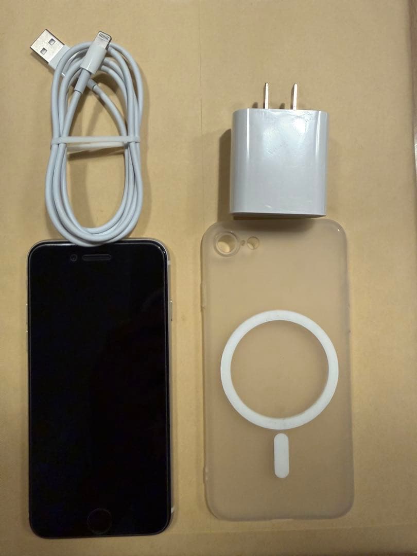 極美品 iPhone se3 ホワイト128GBバッテリー100% SIMフリー