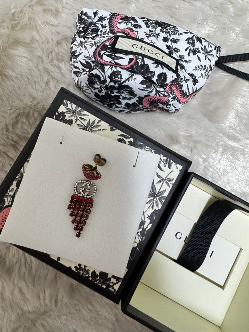 GUCCI ストロベリー いちご 苺 ピアス (片耳)
