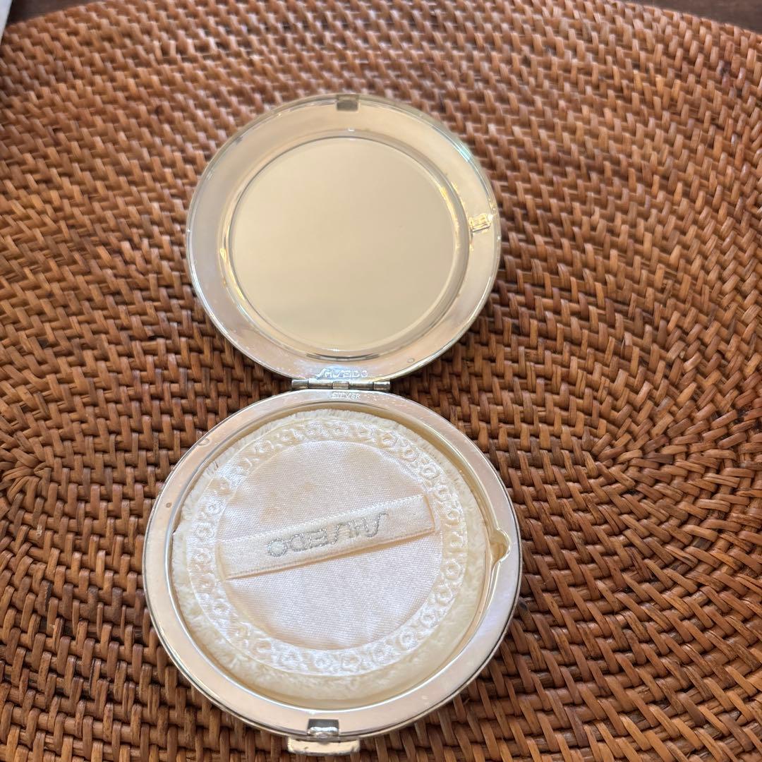 資生堂花椿会記念品シルバーコンパクト