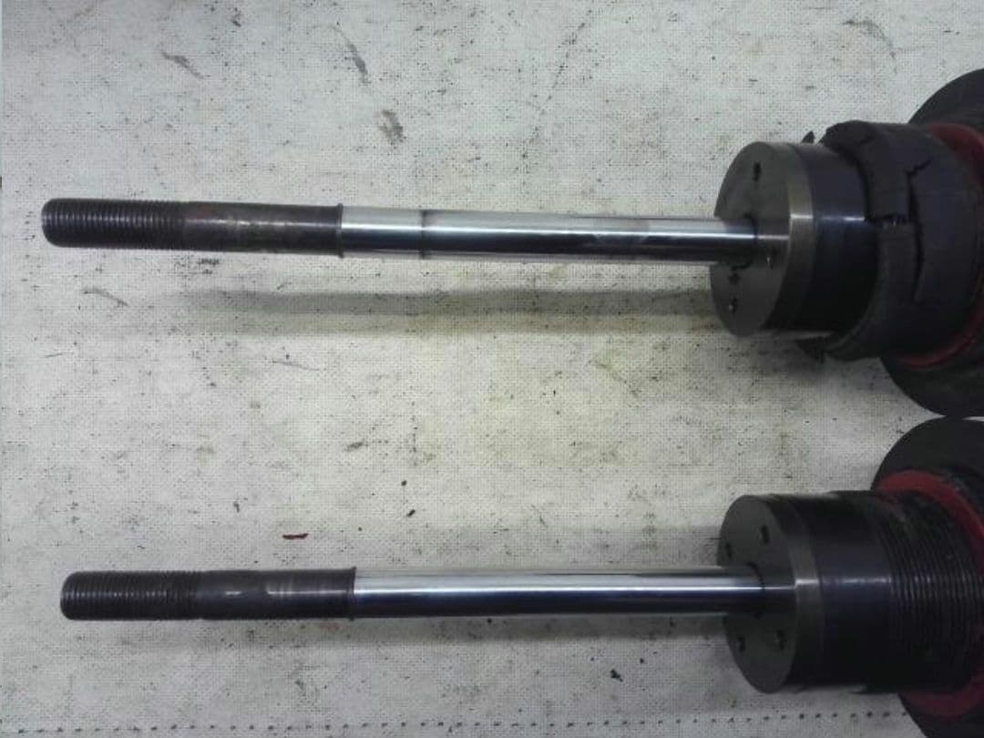 18クラウン メーカー不明　フルタップ式車高調