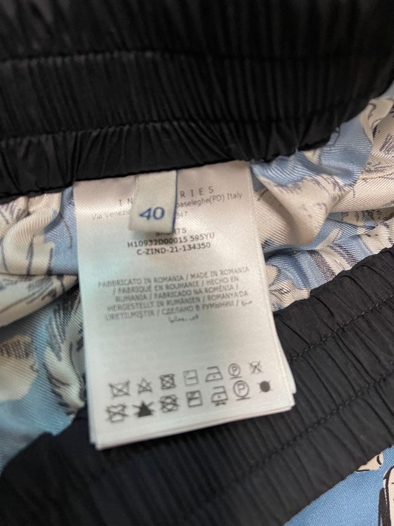 モンクレール　シルクショートパンツ