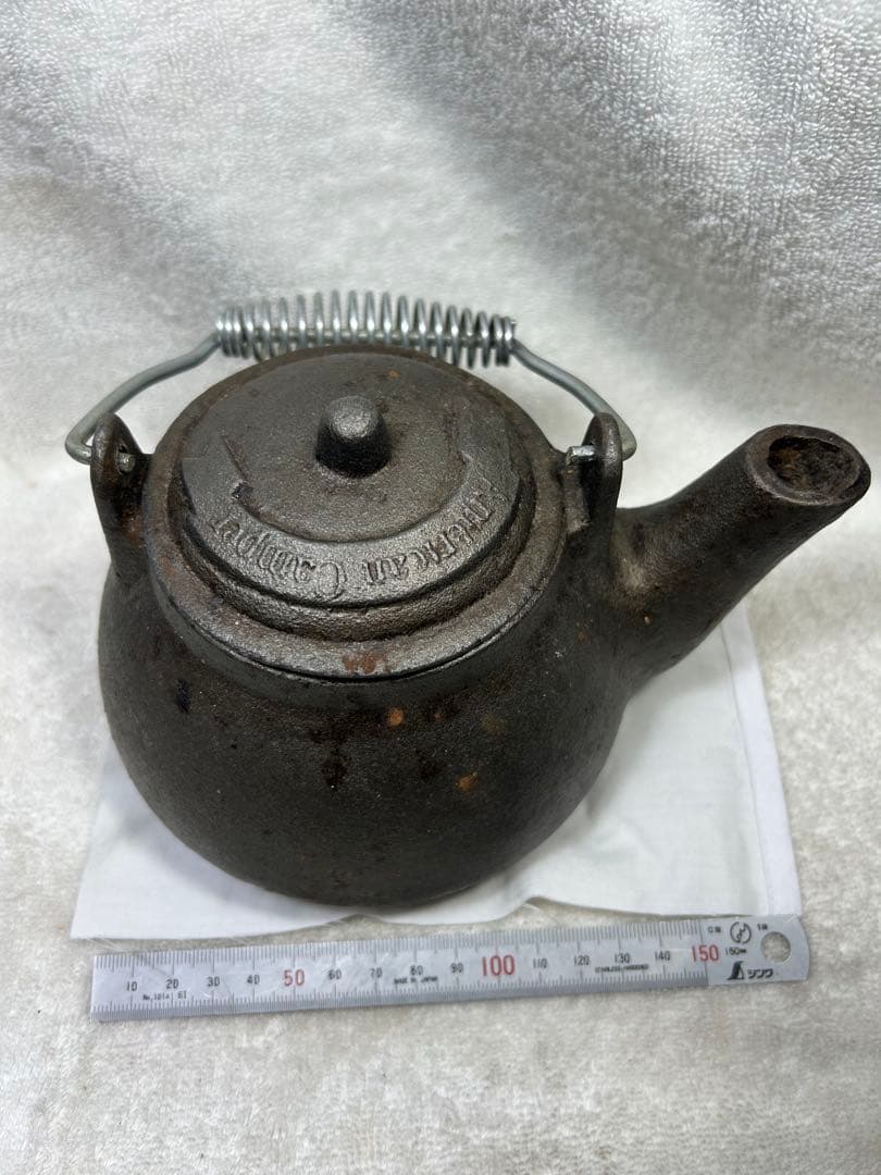 1900年代後半のビンテージ品　小型のAmerican camper鋳鉄製ケトル