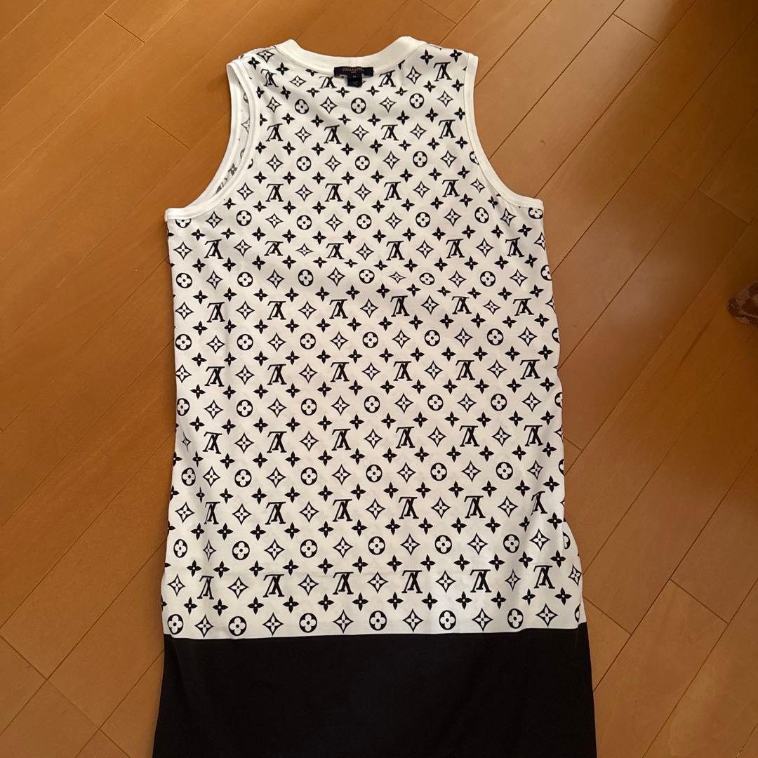 も*も様 クリスマスセール‼️Louis Vuitton 半袖Tシャツ M 黒/