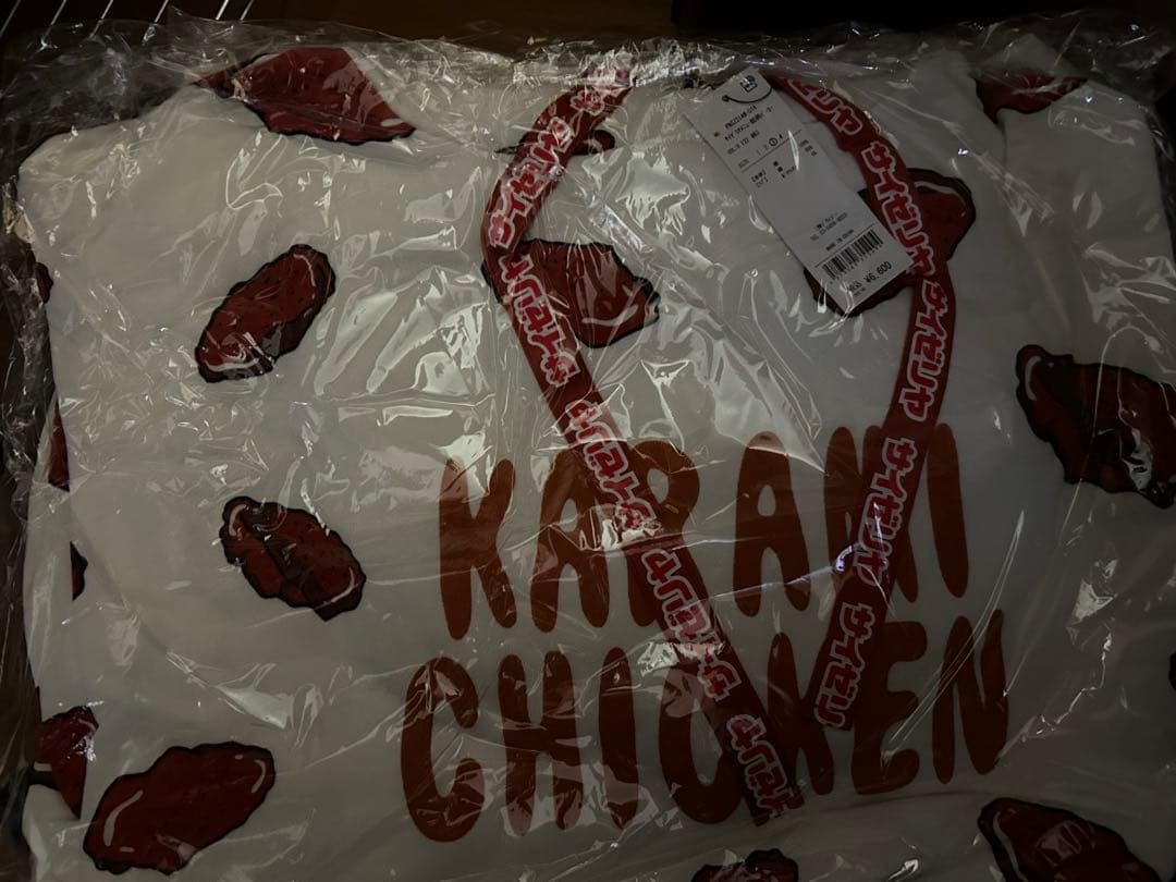 カラミチキンフード付きスウェット プニュズ　サイゼリヤメニュー総柄　新品未使用