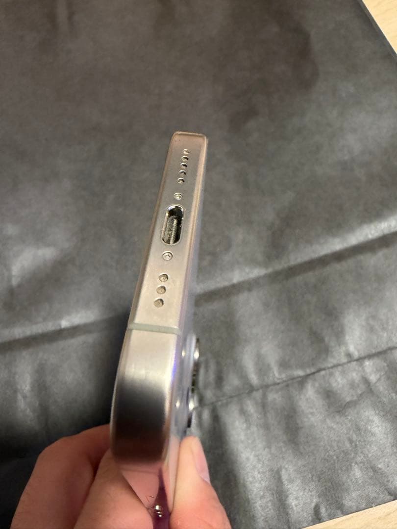 iPhone 15pro チタン　256GB