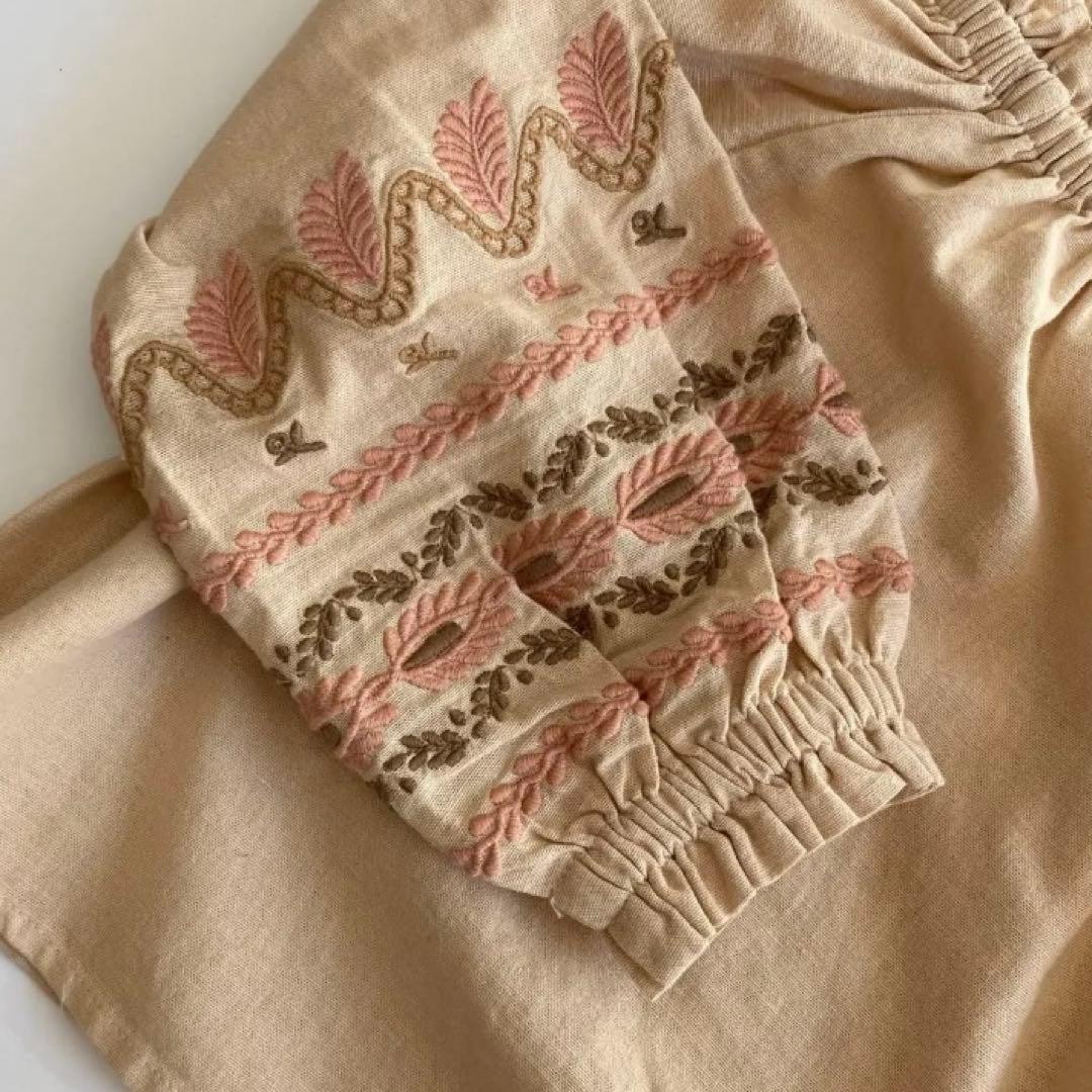 Apolina｜meera blouse almond