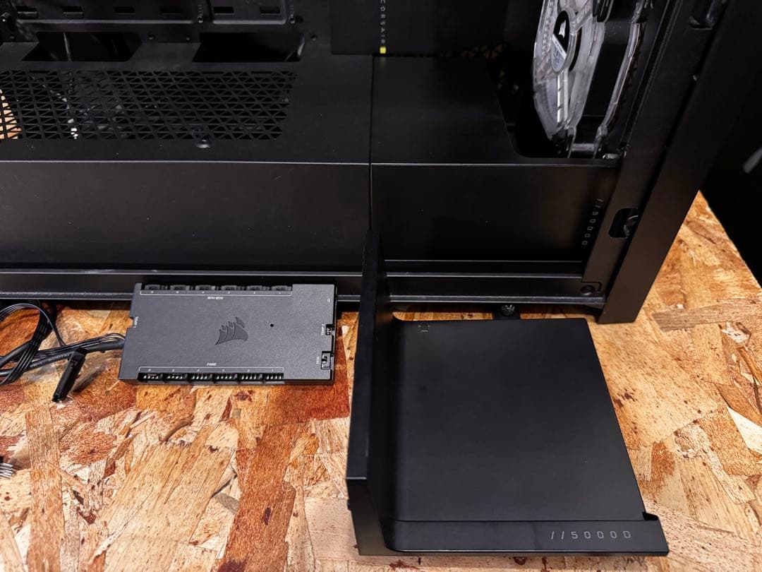 Corsair 5000D +RGBファンx9 +RGBファンコントローラー