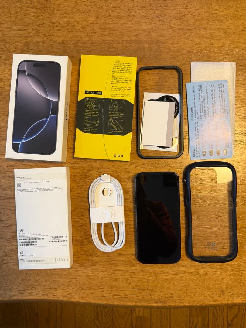 シ*ナ様 Apple iPhone 16 Pro 本体 充電ケーブル　画面保護シ