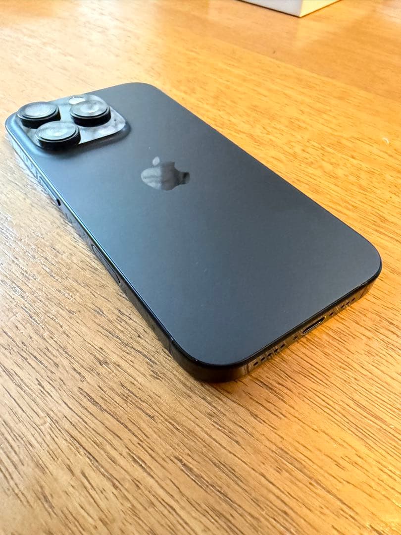 シ*ナ様 Apple iPhone 16 Pro 本体 充電ケーブル　画面保護シ