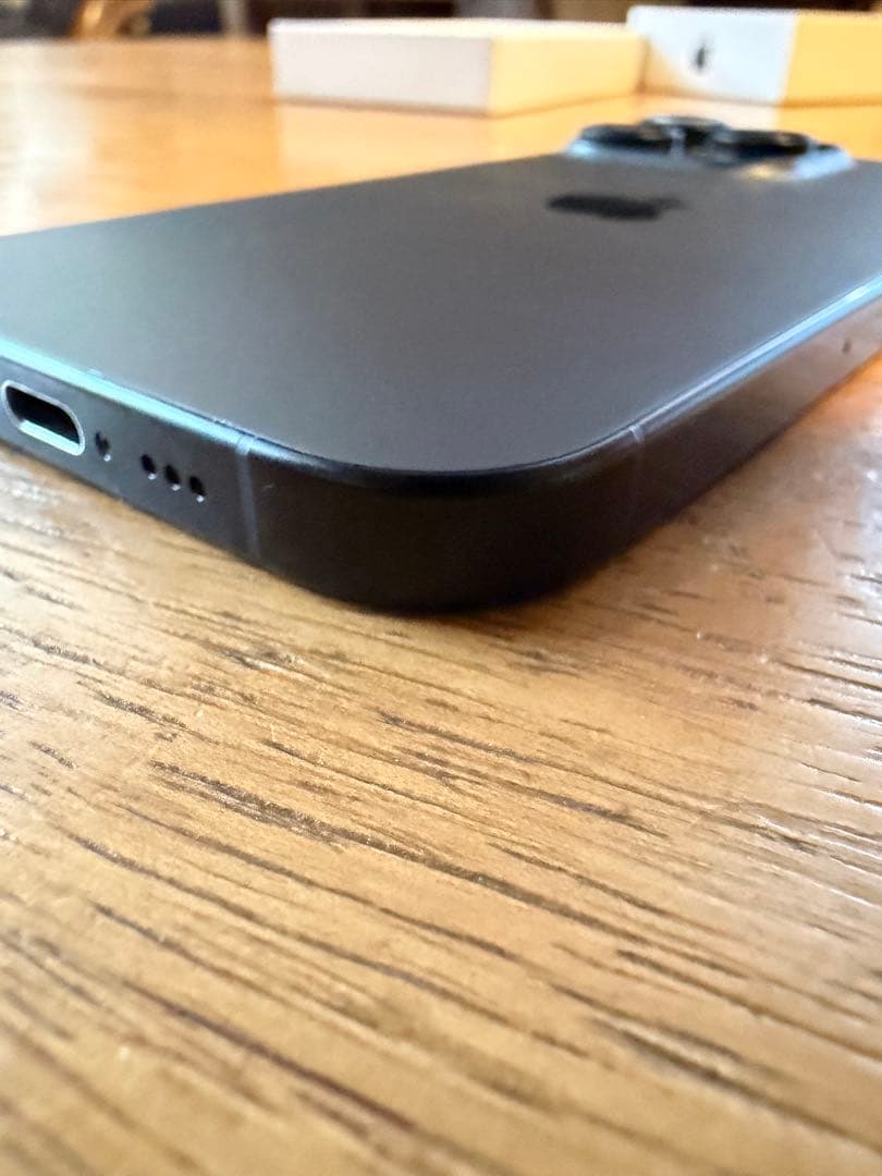 シ*ナ様 Apple iPhone 16 Pro 本体 充電ケーブル　画面保護シ