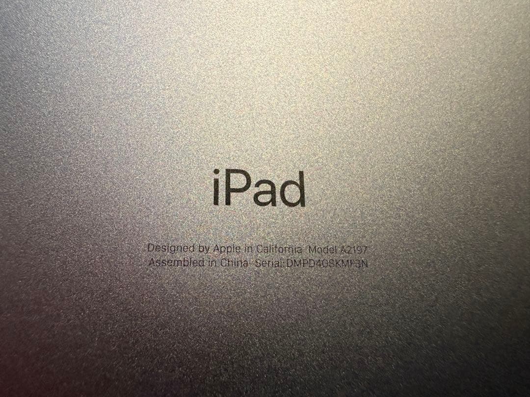 Apple iPad (第7世代) スペースグレー カバー付き