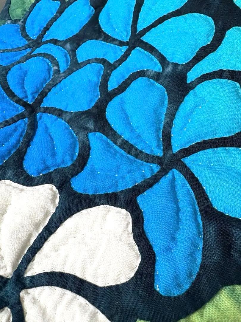 ハワイアンキルトトートバッグ　紺　　グラデーション　プルメリア