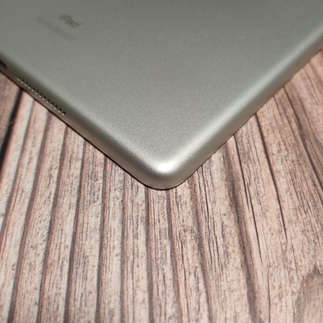 iPad 第8世代 32GB シルバー SIMフリー 超美品