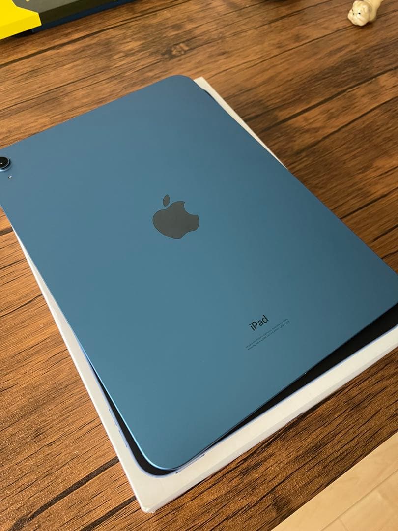 iPad第10世代　64GB 10.2インチ　フィルム付き