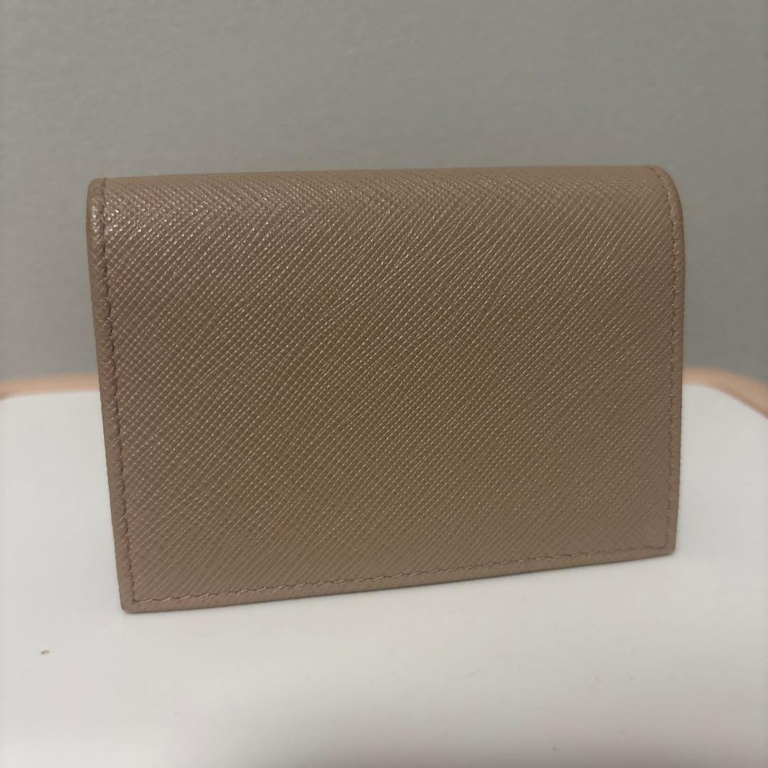 【myumyu】PRADA ベージュレザー 名刺入れ