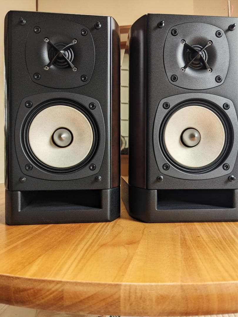 美しい形状と音を持つ ONKYO D-112EXTスピーカーペア