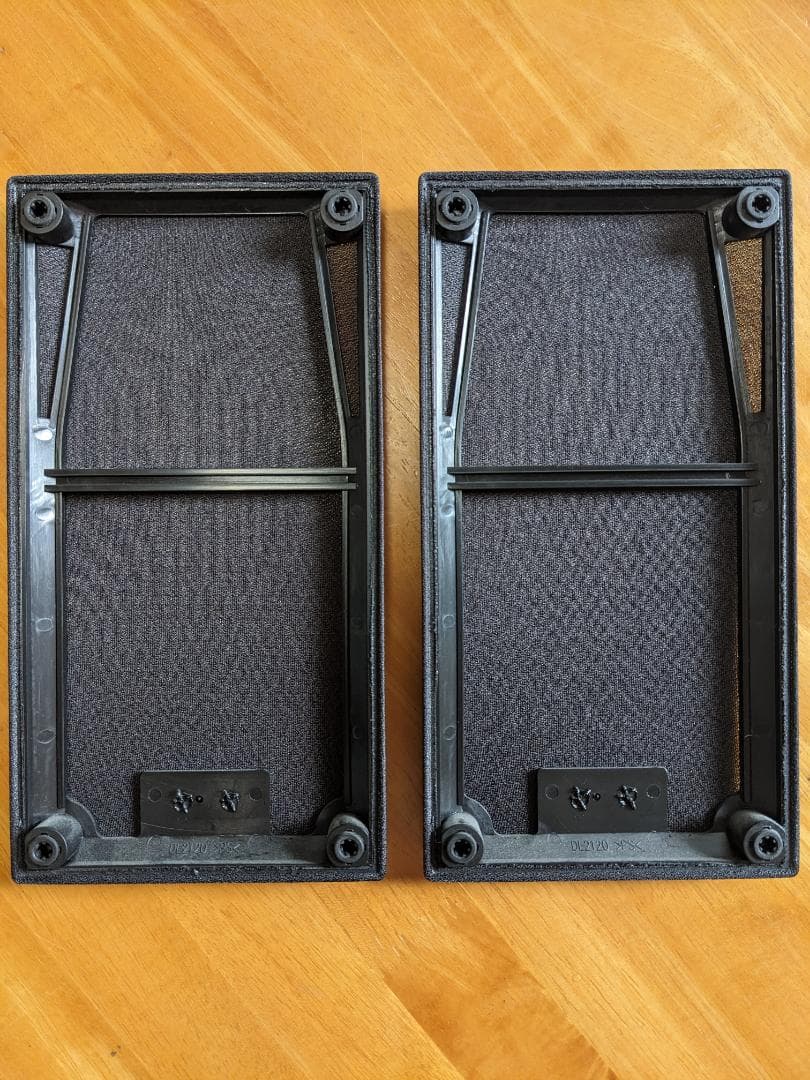 美しい形状と音を持つ ONKYO D-112EXTスピーカーペア