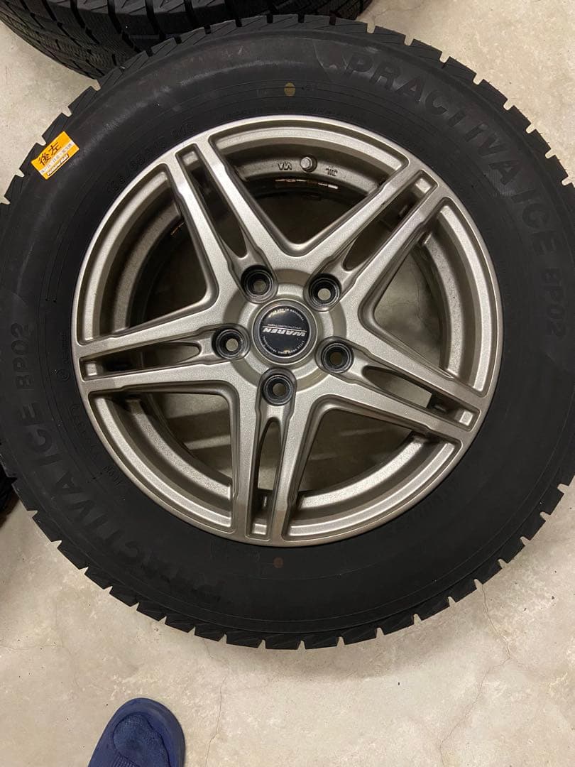 送料込み　15インチ　スタッドレスタイヤとホイールセット