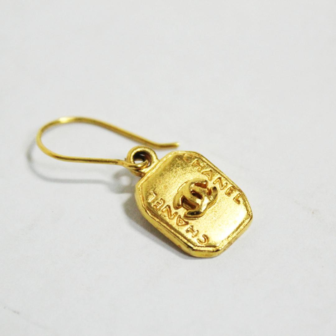 美品 シャネル ピアス ココマーク 片耳 フック型 ゴールド CHANEL