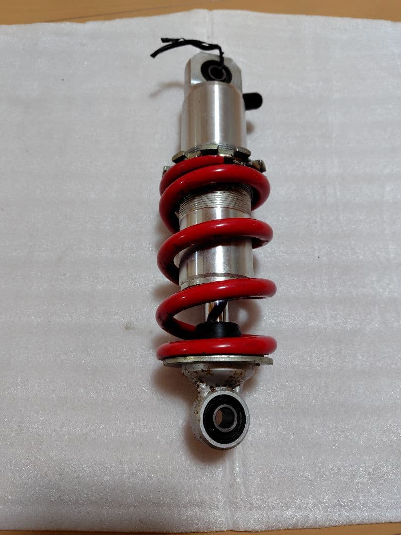 ミ*ク様 ホンダ NS-1 KYB カヤバ リアショック サスペンション 赤 車