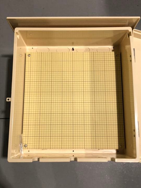 プラボックス 野外用 木製基盤 ABSドア付 クリーム