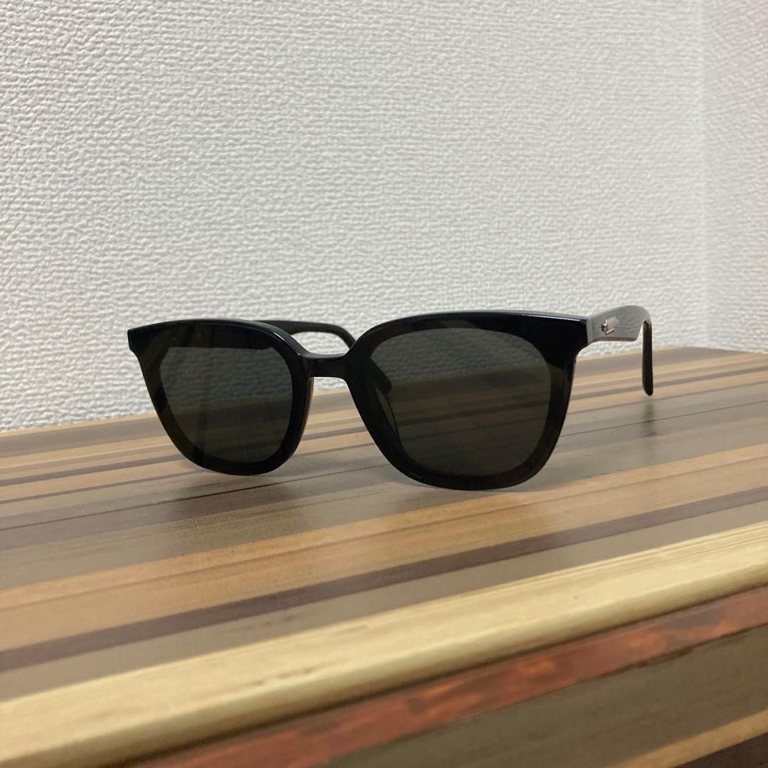 GENTLE MONSTER 。スクエアサングラス LILIT 。
