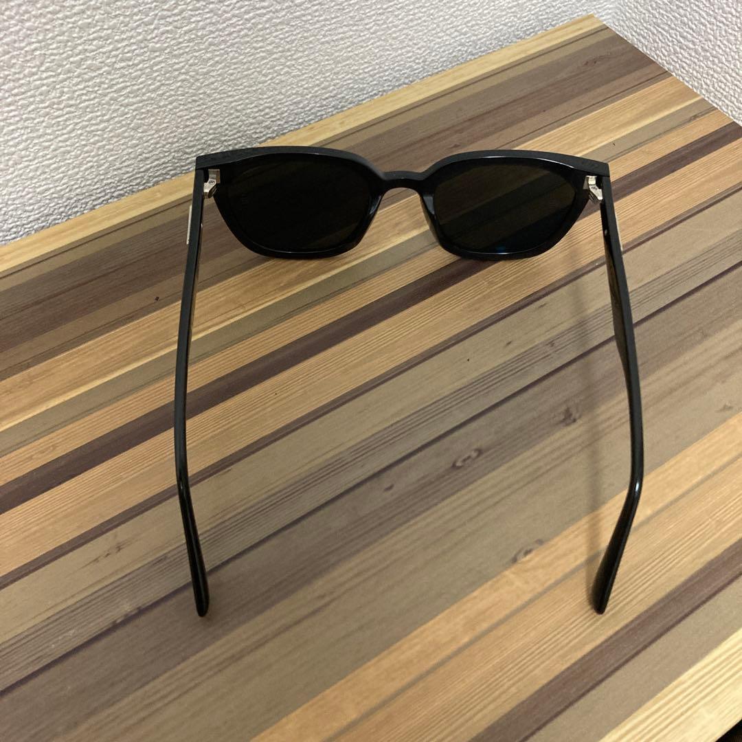 GENTLE MONSTER 。スクエアサングラス LILIT 。