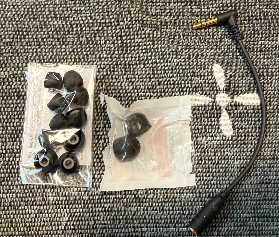 音茶楽　Flat4 緋楓III ハイレゾ対応イヤホン