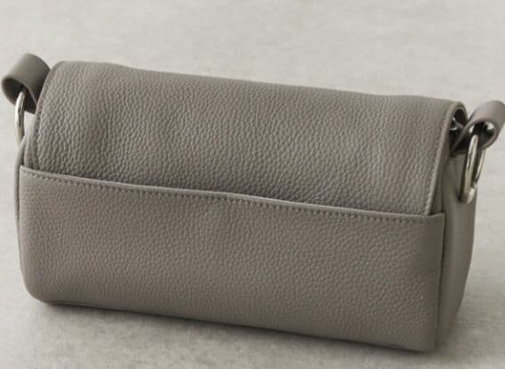 【ビアズリー】新品タグ付き ミニレザーボディバッグ♪