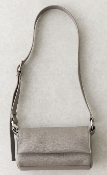 【ビアズリー】新品タグ付き ミニレザーボディバッグ♪