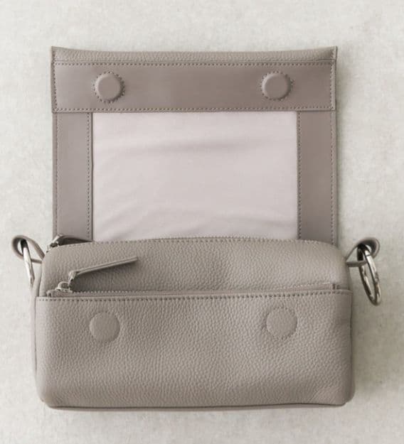 【ビアズリー】新品タグ付き ミニレザーボディバッグ♪