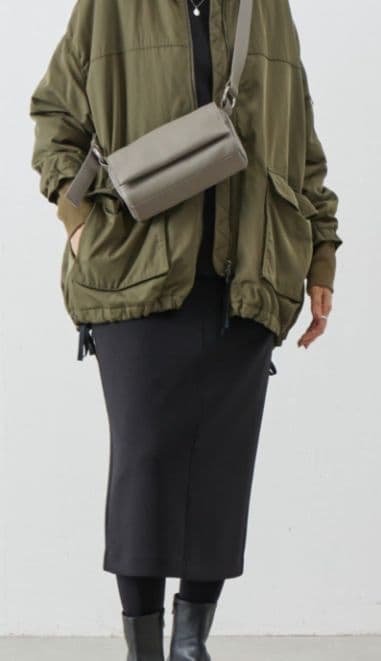 【ビアズリー】新品タグ付き ミニレザーボディバッグ♪