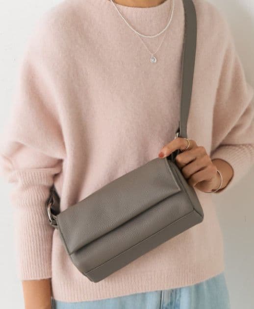 【ビアズリー】新品タグ付き ミニレザーボディバッグ♪