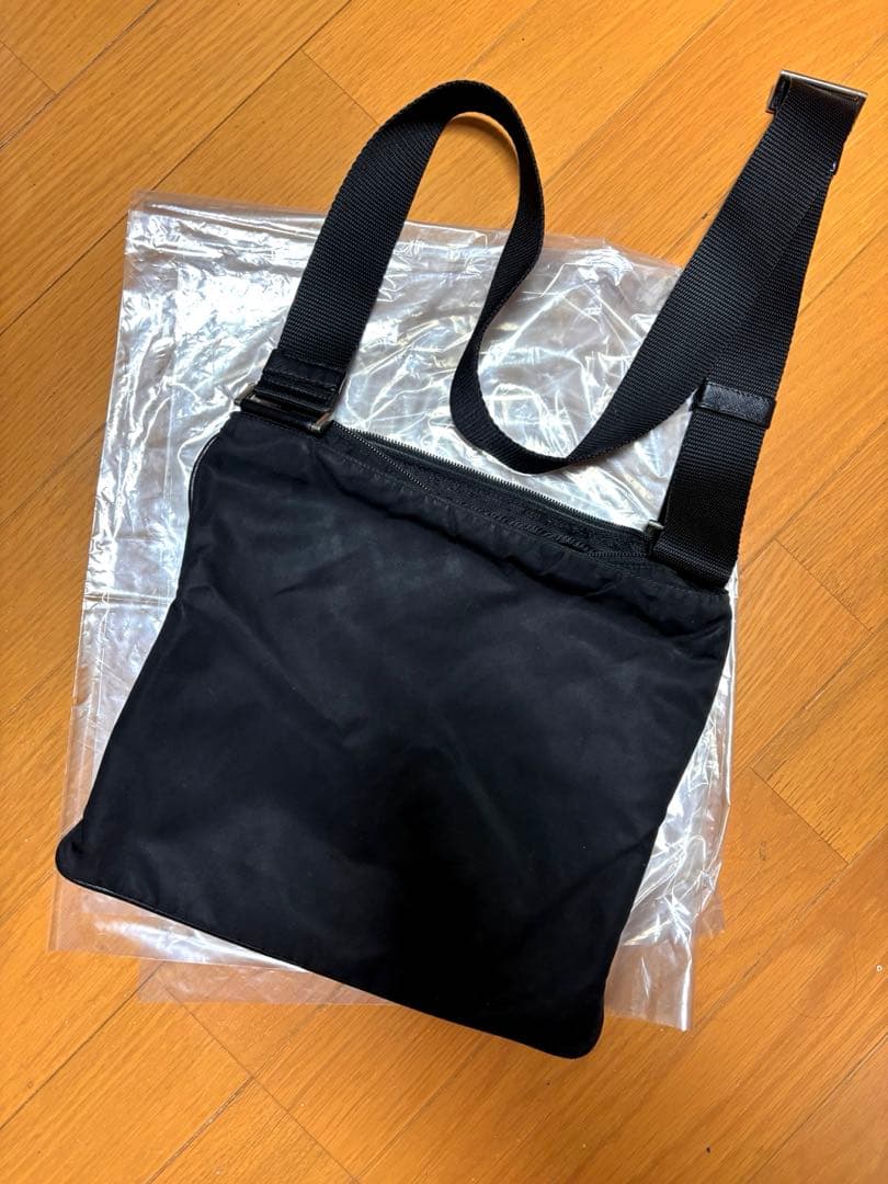 PRADA プラダ　ショルダーバッグ　黒