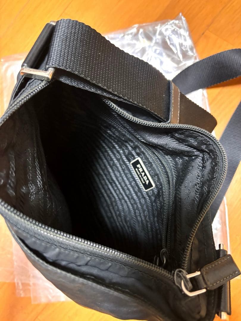 PRADA プラダ　ショルダーバッグ　黒