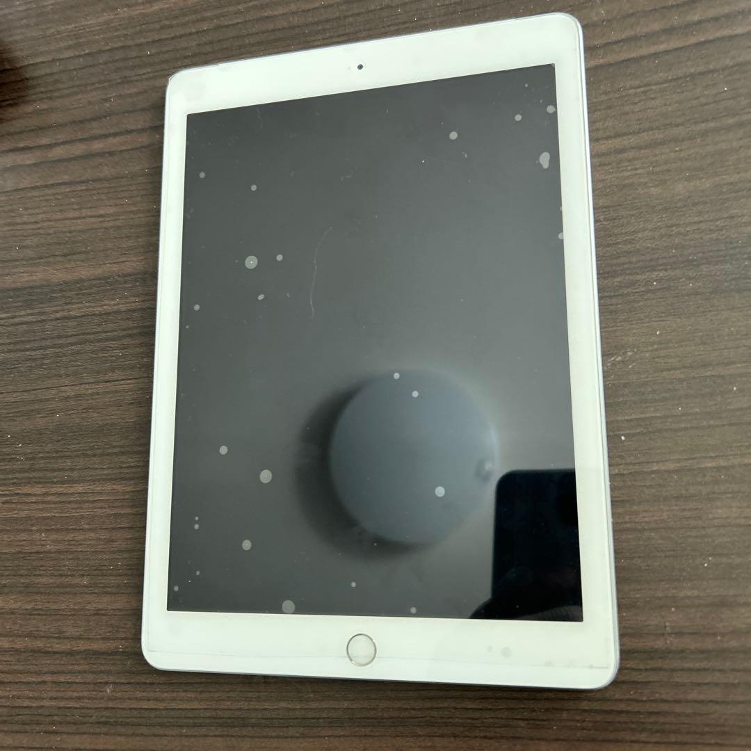 iPad，第6世代　Wi-Fi cellular32gb ９.7インチ