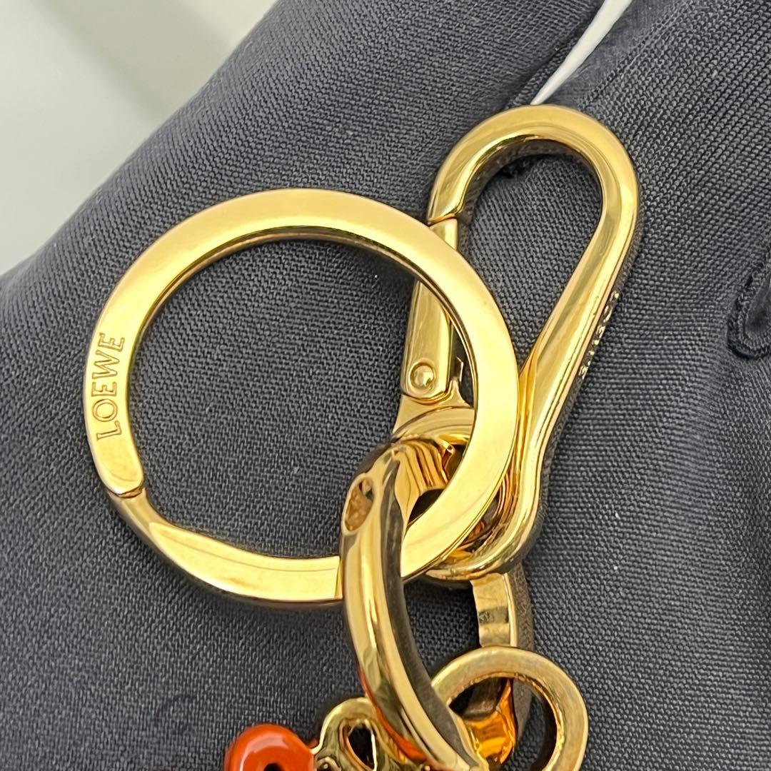 ロエベ アナグラム チャーム ゴールド/スタースカイ LOEWE