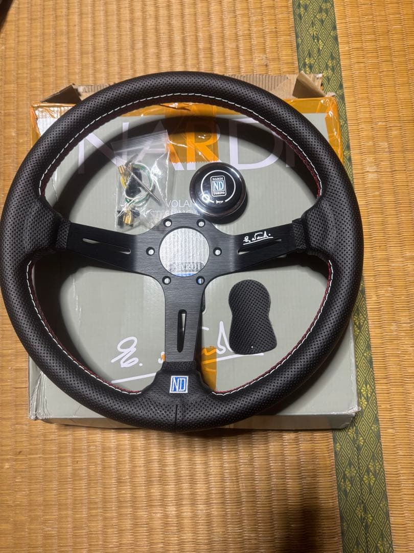 車のステアリング年末超特価❣️