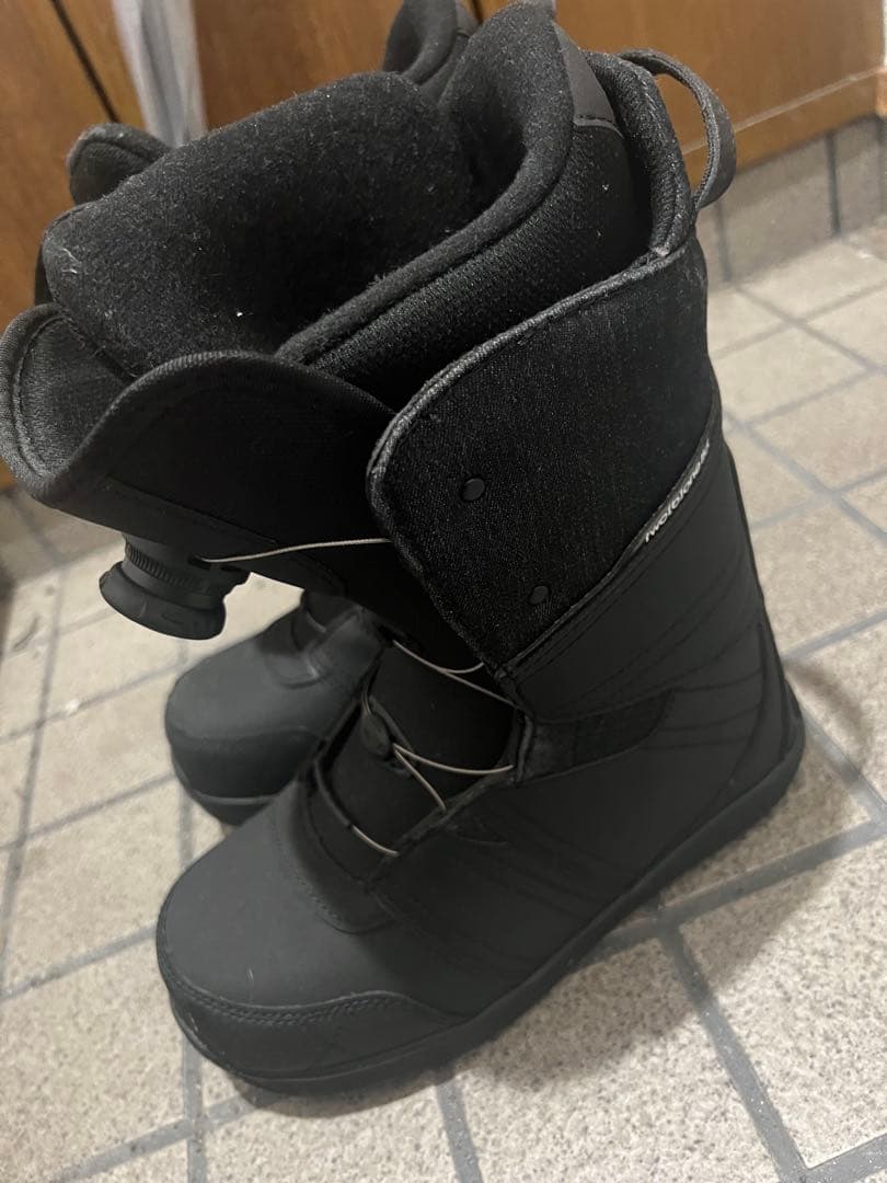 女性用 ブラック スノーボードブーツ　24cm